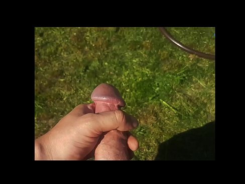 ❤️ Hot hottie ökölbe szorította a rózsaszín punciját, és egy spriccelővel elélvezett a nyári kertben ❌ Porno at hu.cutebento.top